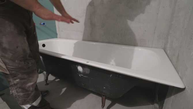 Как установить чугунную ванну своими руками? Смотрите фото и видео инструкцию по монтажу чугунной ванны. У нас вы найдете пошаговую инструкцию по установке чугунной ванны на кирпичи.