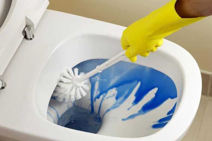 Как прочистить унитаз от засора - простые, но эффективные средства для использования в домашних условиях