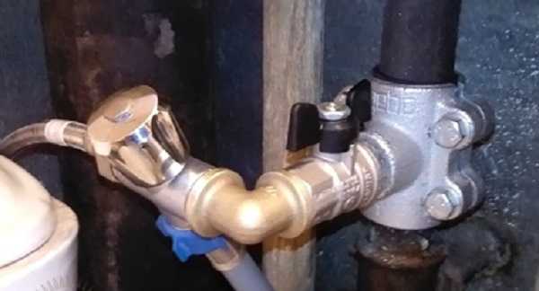 Врезка в трубу водопровода: пластиковая, чугунная, под давлением