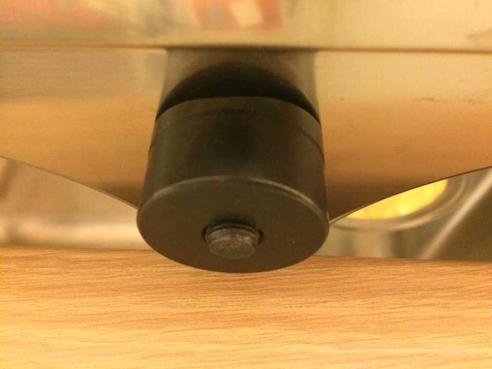 Какой диаметр отверстия под смеситель в мойке?