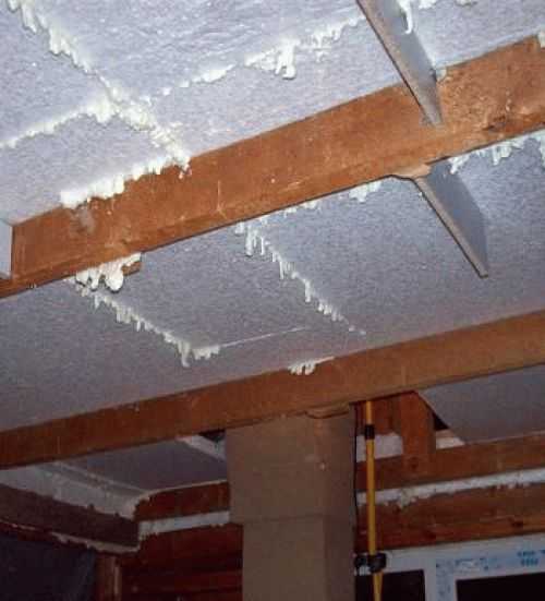 Чем приклеить пенопласт к бетону на потолок?