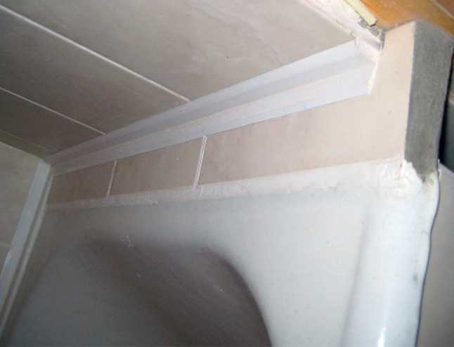 В процессе капитального ремонта ванной комнаты или замены ванны часто возникают сложности, связанные с тем, чтобы наилучшим образом заделать стык между ванной...