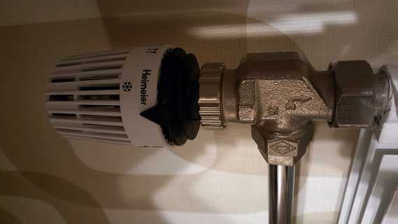 Установка термоголовки на радиатор отопления: принцип работы, монтаж, рейтинг