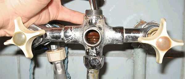Почему гудит водопроводный кран, и как устранить течь в кране на кухне и в ванной: советы мастеров по ремонту смесителей