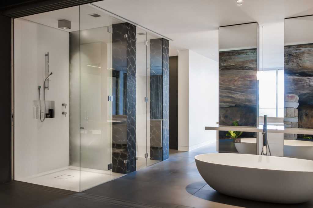 Перегородки стеклянные для душа: современное, красивое оформление ванной комнаты