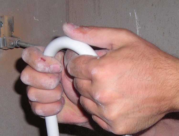 Как согнуть пластиковую трубу в домашних условиях