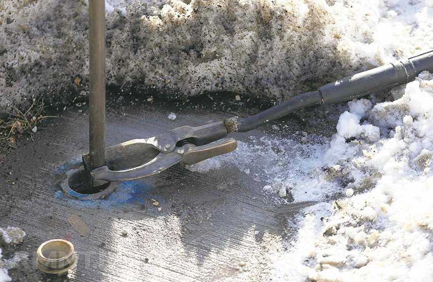Замерзла канализация: что делать и как ее разморозить?