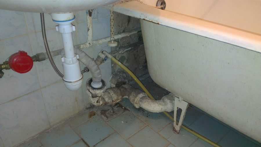 Почему пахнет канализацией в частном доме, в ванной или туалете: как избавиться от запаха из канализационных труб