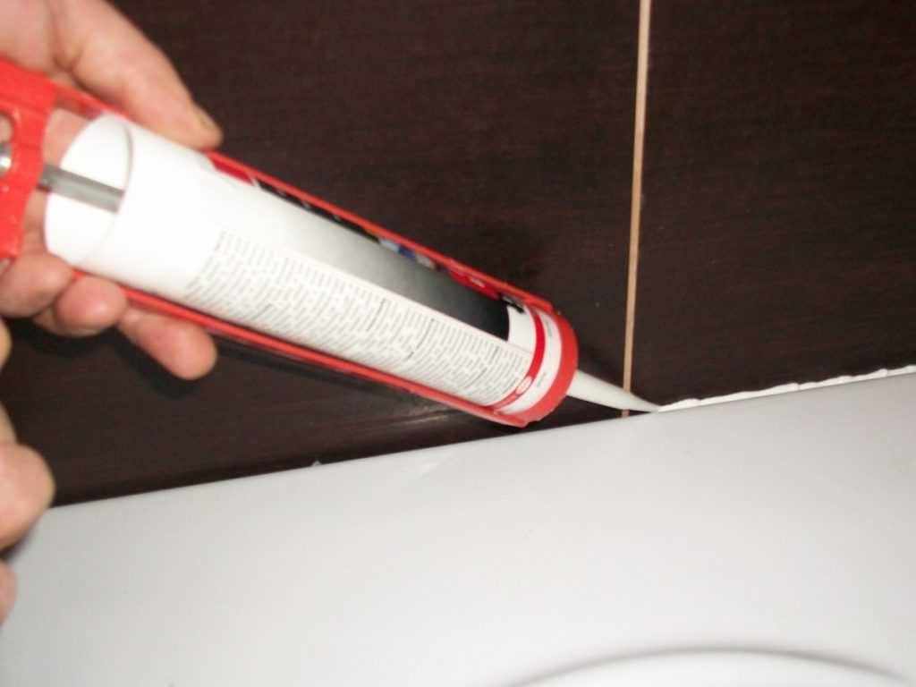 Чем заделать щель между акриловой ванной и стеной из плитки. герметизация стыка между акриловой ванной и стеной | идеи дизайна интерьера
