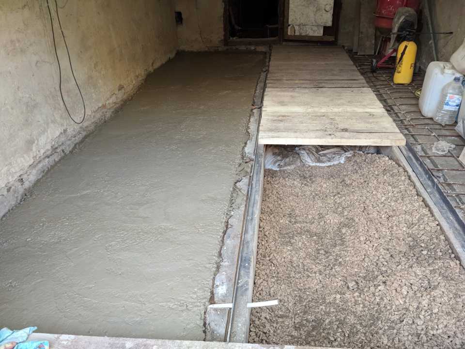 Как сделать пол в гараже из досок: укладка на грунт и бетонное основание