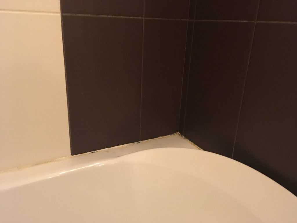 Ванна короче стены на 10 см. примыкание ванны к стене: способы устройства. сантехнические герметики и специальные расшивки