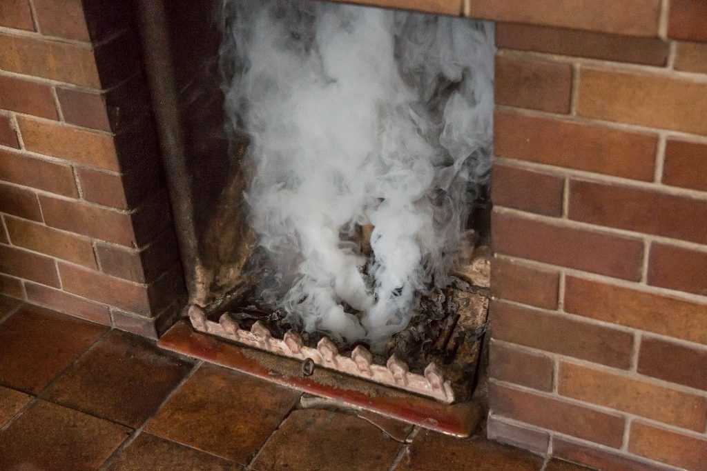 Почему дымит газовый котел, дым не идет в трубу