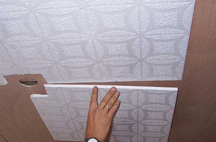 Как помыть подвесной потолок моющийся и плитку из пенопласта навесную