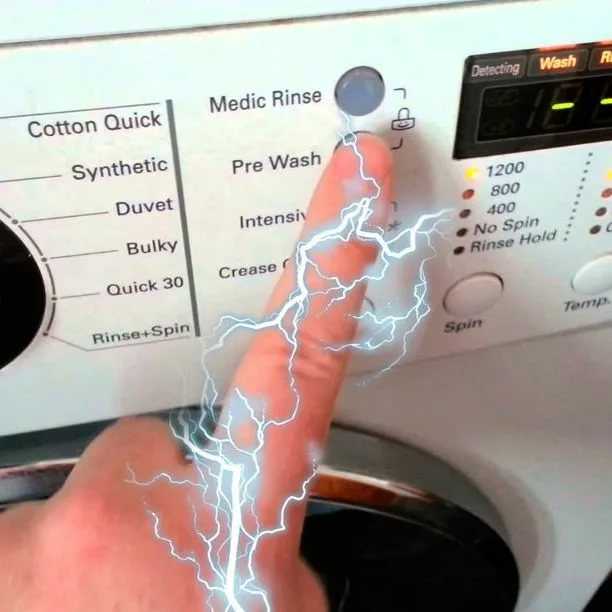 По какой причине стиральная машина бьёт током
