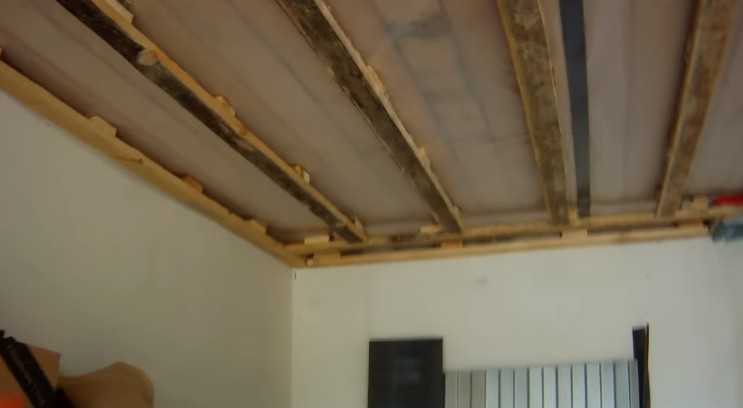 Можно ли делать утепление пенопластом потолка, преимущества материала, фотографии и видео