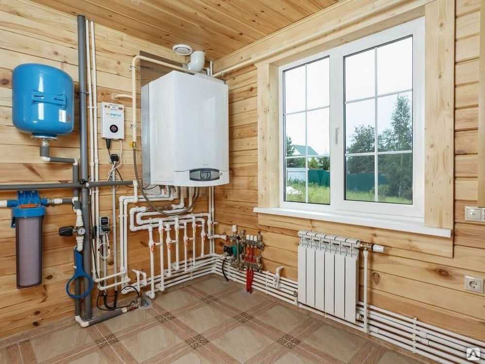 Как организовать отопление частного дома без газа и электричества? Рассматриваем возможные варианты, сравниваем их достоинства и недостатки.