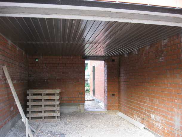 Как утеплить потолок в гараже изнутри и какие материалы использовать?