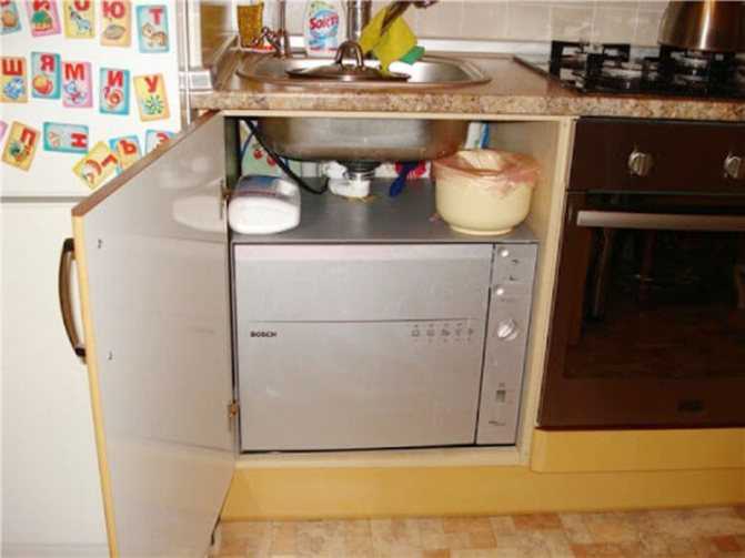 Как установить технику на маленькой кухне: размеры встраиваемых посудомоечных машин, правила выбора