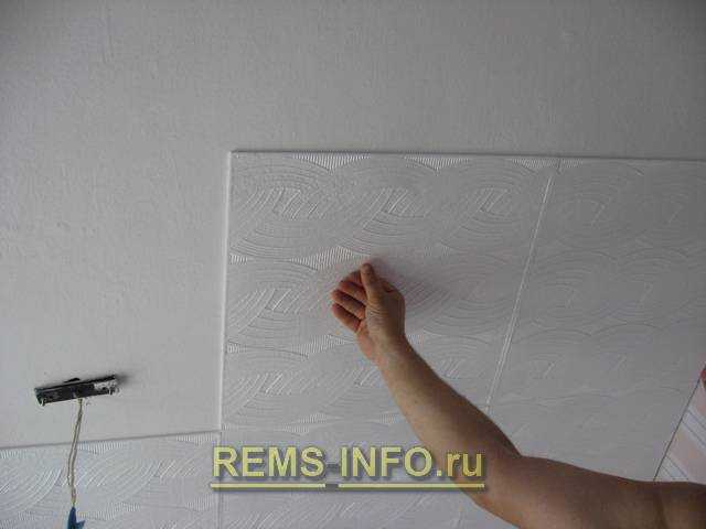 Как почистить потолочную плитку из пенопласта