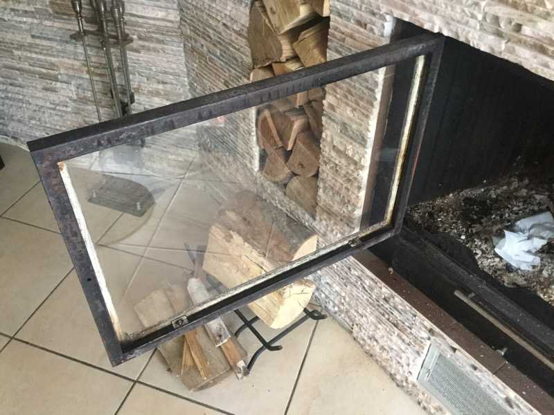 Каминопечь со стеклянной дверцей: схема металлического камина-печи с обдувом дверцы из термостекла