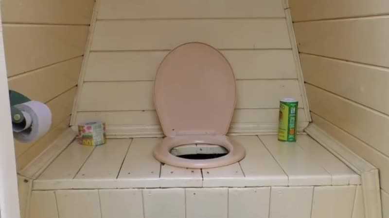 Как избавиться от запаха в деревенском(дачном) туалете - комплексный подход | o-builder.ru