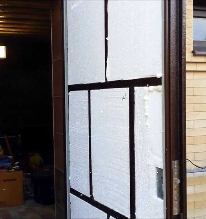 Рекомендации по утеплению входной двери. Дополнительное утепление деревянных дверей, металлических дверей. Используемые материалы и инструменты.