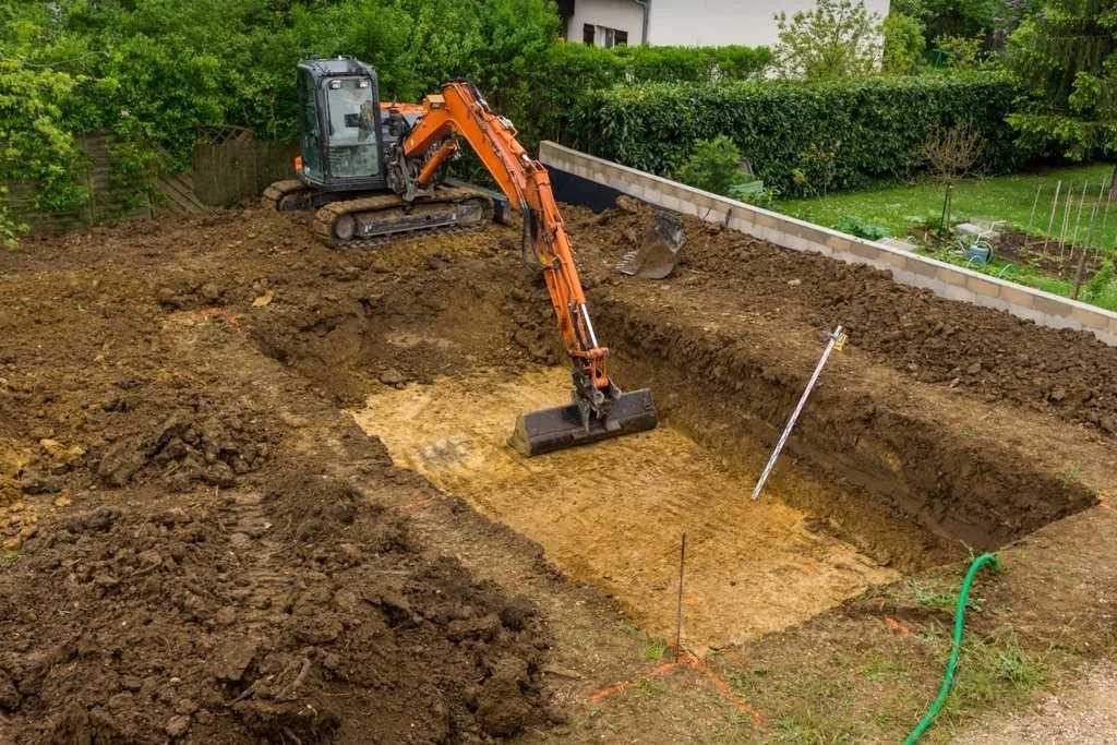Как выкопать фундамент вручную и экскаватором