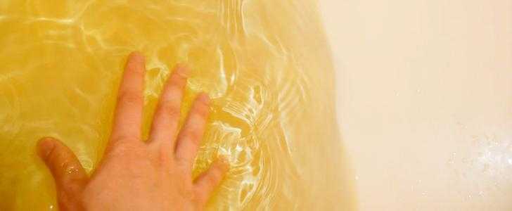 Почему в колодце желтая вода: в чем причины и что делать?
