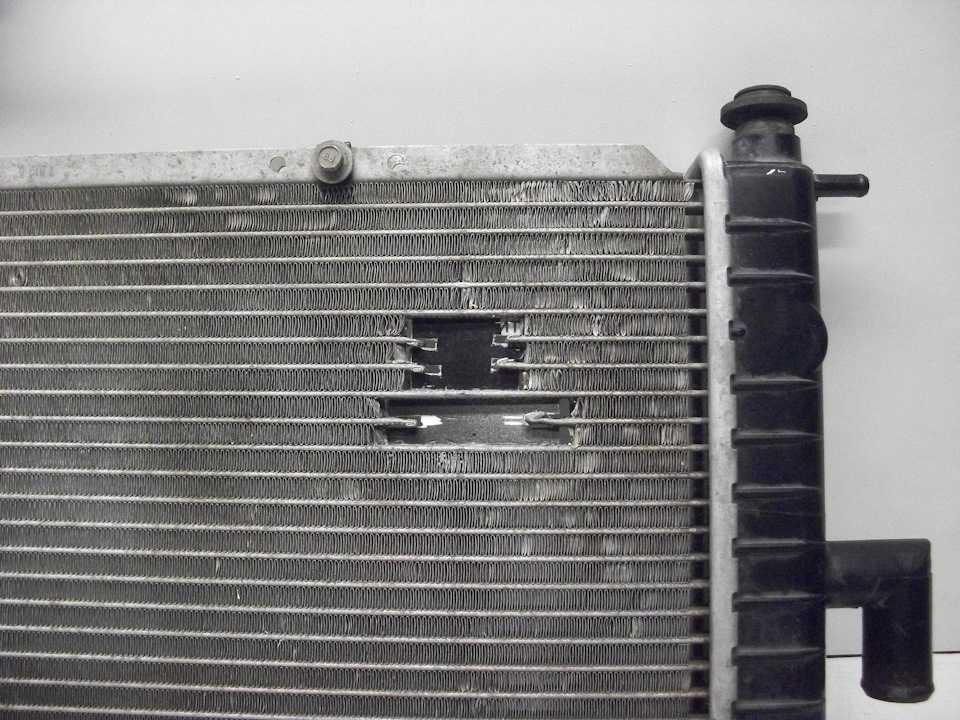 Потек радиатор охлаждения авто: что делать?