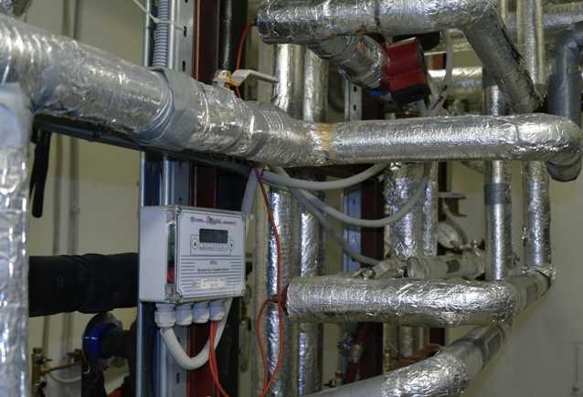 Прокладка труб отопления в частном доме: в стяжке пола, в стене, схема, способы и ремонт