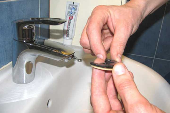 Как заменить прокладку в смесителе в ванной своими руками – инструкция, видео