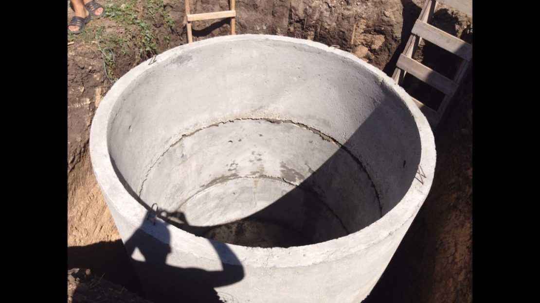Выгребная яма из бетонных колец: устройство сливной конструкции с дном и без, видео и фото