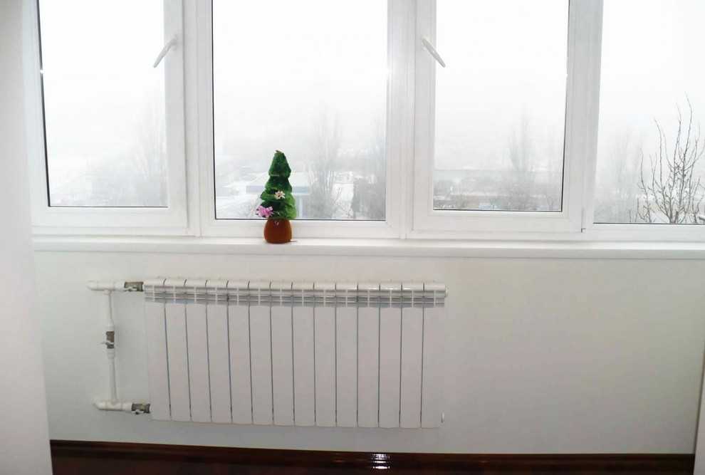 Можно ли обойти запрет выносить отопление на балкон?