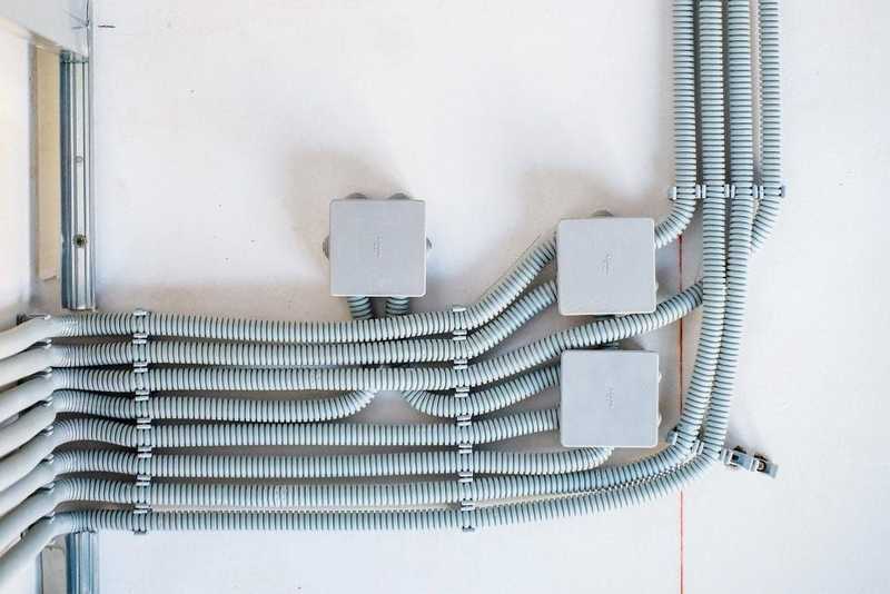 Гофра для проводов и кабеля: устройство и правильный монтаж
