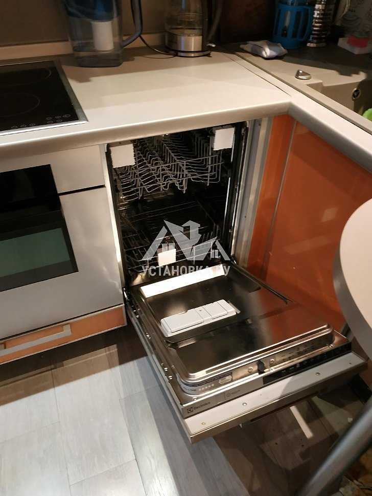 Как открыть дверцу посудомоечной машины