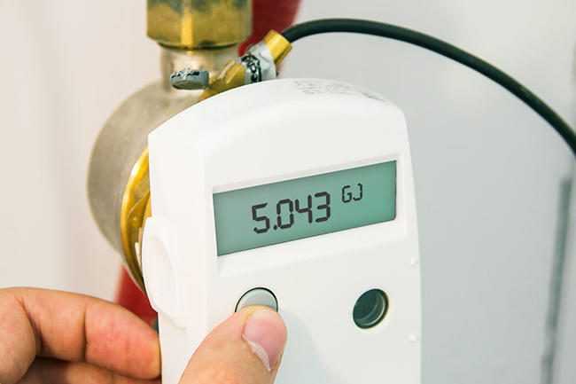 Оплата отопления по счетчику в многоквартирном доме, как снять показания с индивидуального прибора учета на батарее, формула, как платить за тепло 