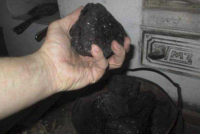 Как топить печь углем: каменным, антрацитом, бурым, как правильно это делать, рекомендации