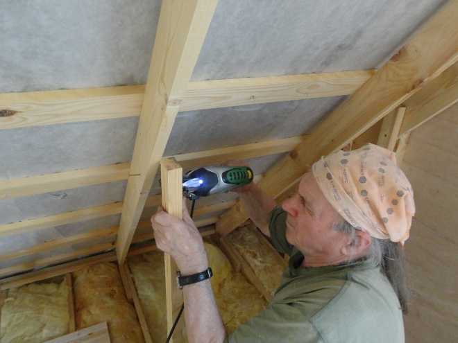 Утепление крыши: схема и порядок выполнения работ своими руками