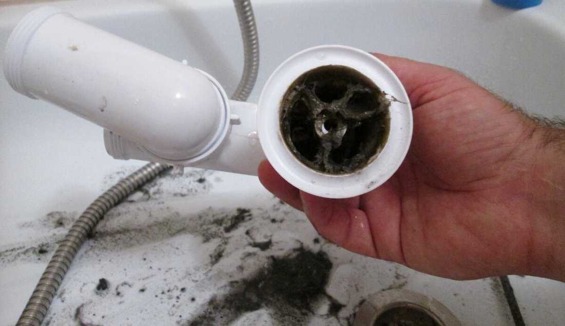 Способы прочистить засоры в ванной