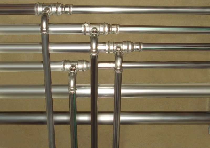 Система труб отопительного системы. Трубы для отопления металлические. Железные трубы для отопления. Нержавеющая труба для отопления. Труба оцинкованная.