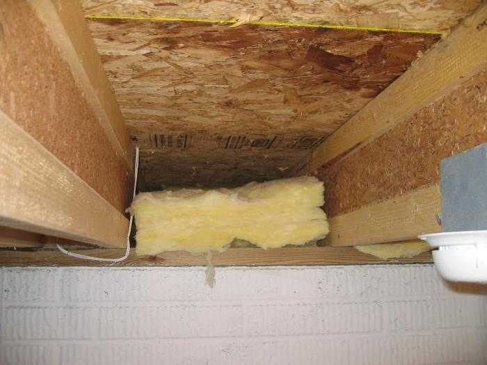 Как приклеить лист пенопласта к потолку?