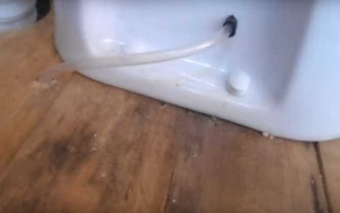 Очистка выгребных ям и туалетов без откачки: химическим и народными средствами