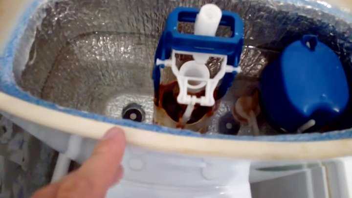 Бачок унитаза не держит воду при наполнении: как починить поплавковый кран