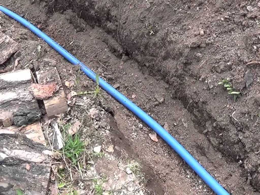 Копка траншеи под канализацию: как выкопать вручную, как уложить канализационные трубы, можно ли вместе с водопроводом в частном доме, сколько стоит работа