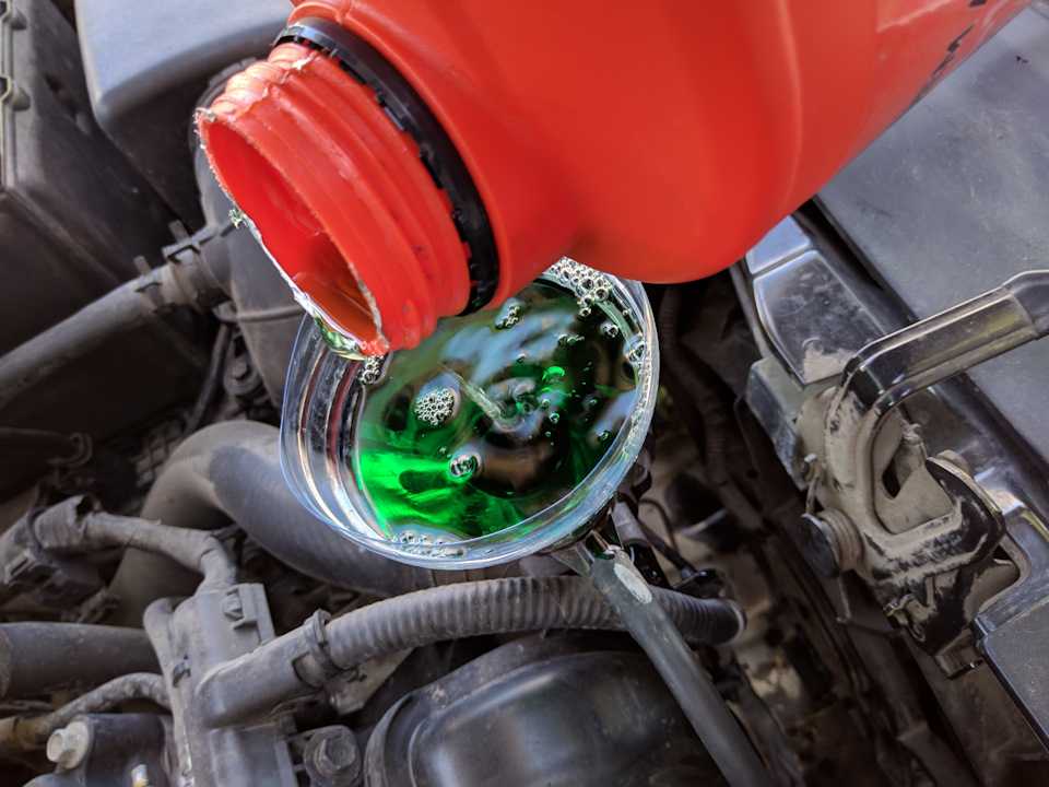 Замена охлаждающей жидкости: как поменять старый антифриз из машины, полная пошаговая инструкция