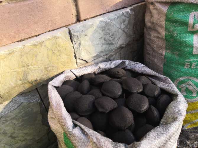 Уголь для отопления частного дома: плюсы и минусы, какой вид лучше для котла, прессованный, брикетированный, каменный