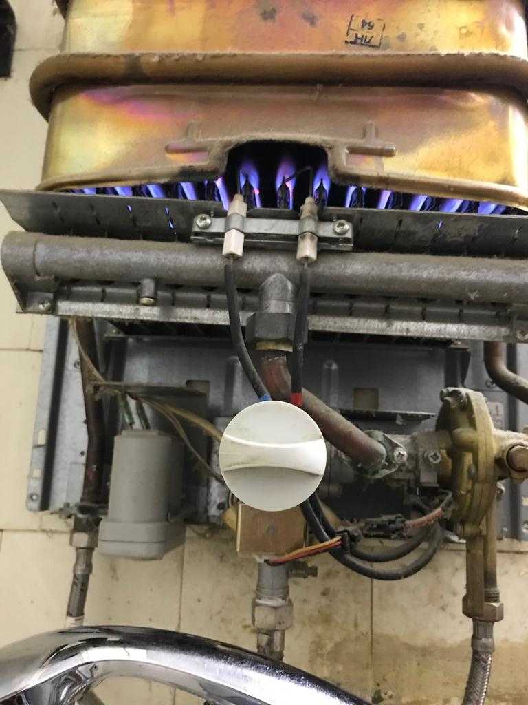 Слабый напор горячей воды из газовой колонки: причины и что делать?