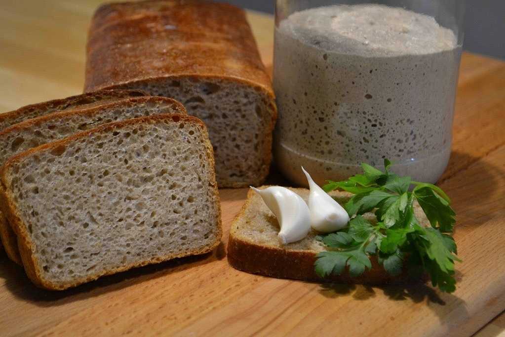 Печем в духовке: ароматный ржаной хлеб в домашних условиях